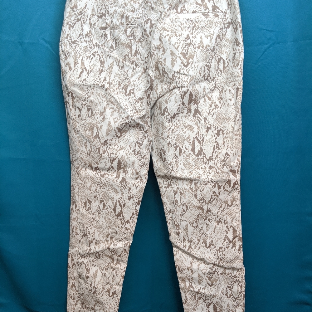 Calvin Klein ankle pants. Size 6